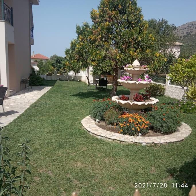 Διαμέρισμα Μεντησ อีกูเมนิทซา ภายนอก รูปภาพ